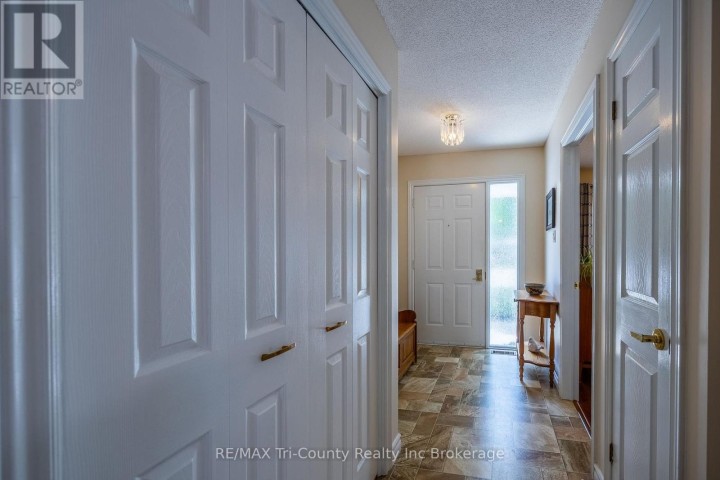 Photo 4 at 10 McDonald Court, Tillsonburg