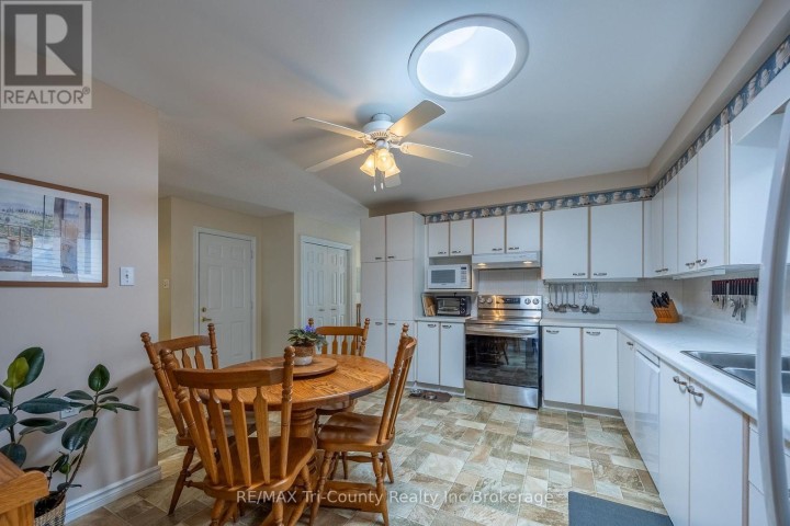 Photo 8 at 10 McDonald Court, Tillsonburg
