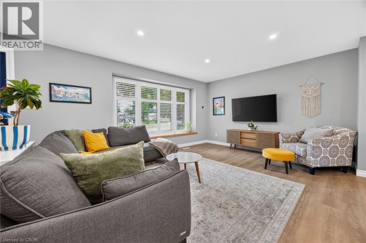 Photo 3 at 987 Nesbitt Crescent, Woodstock - North, Woodstock