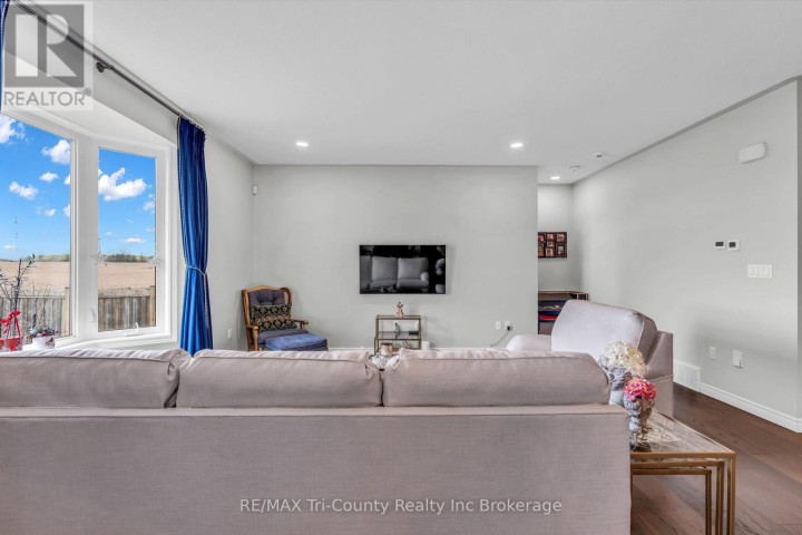 Photo 6 at 18 Crocus Avenue, Tillsonburg