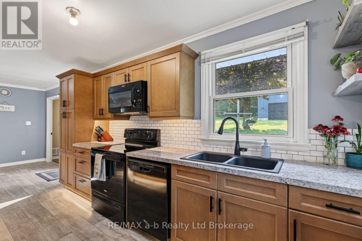 Photo 15 at 584112 Beachville Road, Centreville, South-West Oxford
