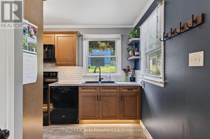 Photo 18 at 584112 Beachville Road, Centreville, South-West Oxford