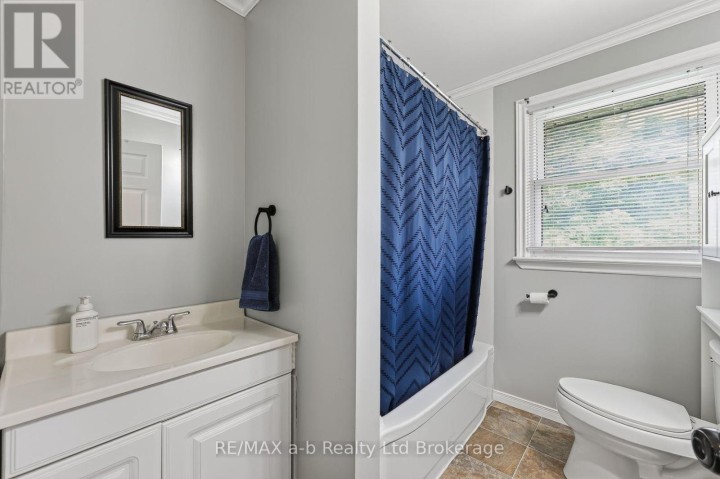 Photo 30 at 584112 Beachville Road, Centreville, South-West Oxford