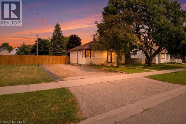 Photo 1 at 27 Frank Street, Holmedale, Brantford