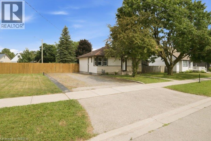 Photo 2 at 27 Frank Street, Holmedale, Brantford