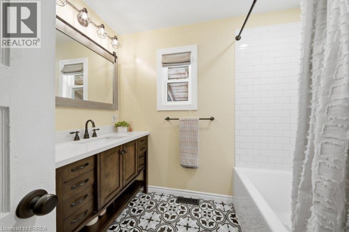 Photo 18 at 27 Frank Street, Holmedale, Brantford