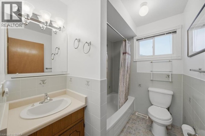 Photo 15 at 76 Enfield Crescent, Brantwood Park, Brantford