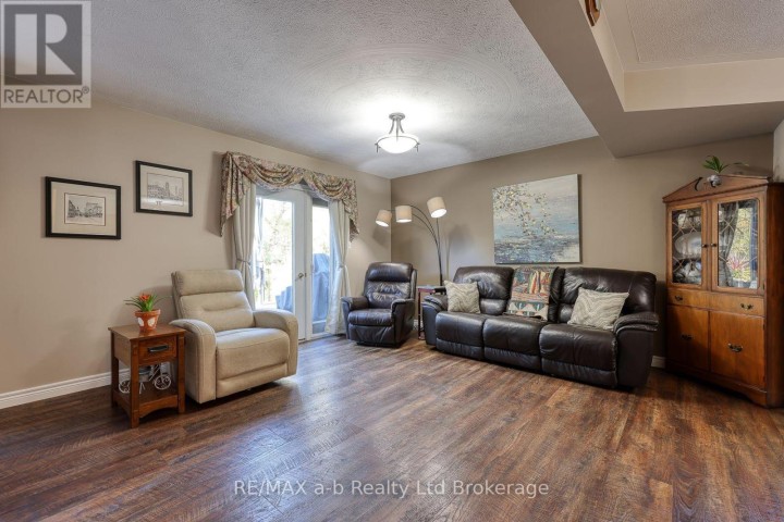Photo 11 at 11 Cornish Crescent, Ingersoll - South, Ingersoll