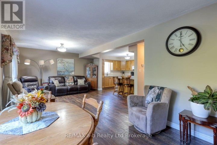 Photo 12 at 11 Cornish Crescent, Ingersoll - South, Ingersoll