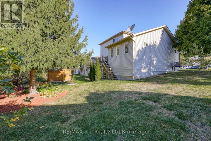 Photo 32 at 11 Cornish Crescent, Ingersoll - South, Ingersoll
