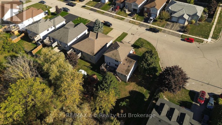 Photo 42 at 11 Cornish Crescent, Ingersoll - South, Ingersoll