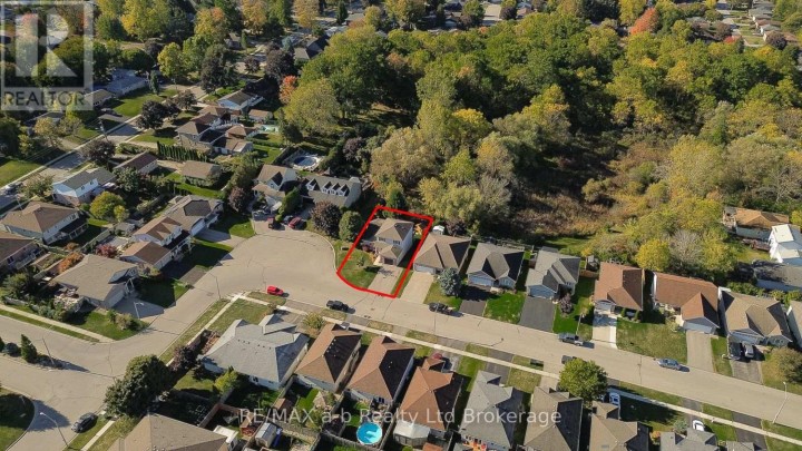 Photo 44 at 11 Cornish Crescent, Ingersoll - South, Ingersoll