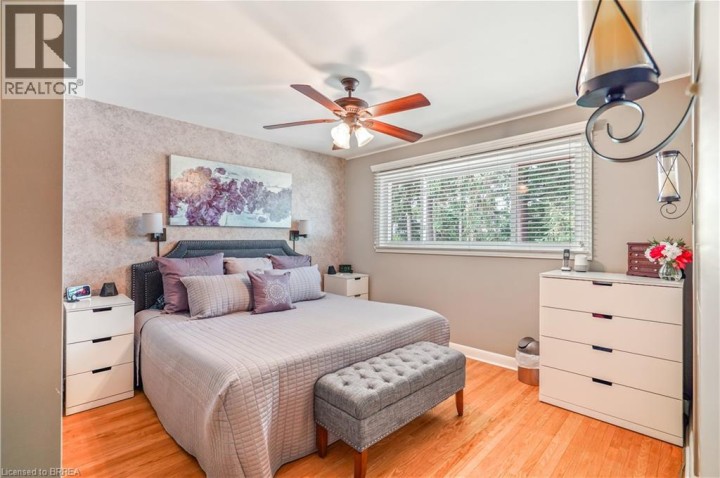 Photo 17 at 10 Brier Crescent, Rosedale / Gable Height, Brantford