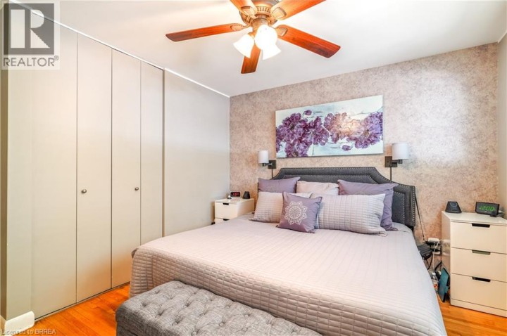 Photo 18 at 10 Brier Crescent, Rosedale / Gable Height, Brantford