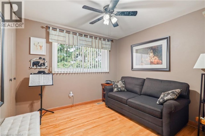 Photo 19 at 10 Brier Crescent, Rosedale / Gable Height, Brantford