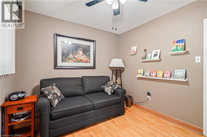 Photo 20 at 10 Brier Crescent, Rosedale / Gable Height, Brantford