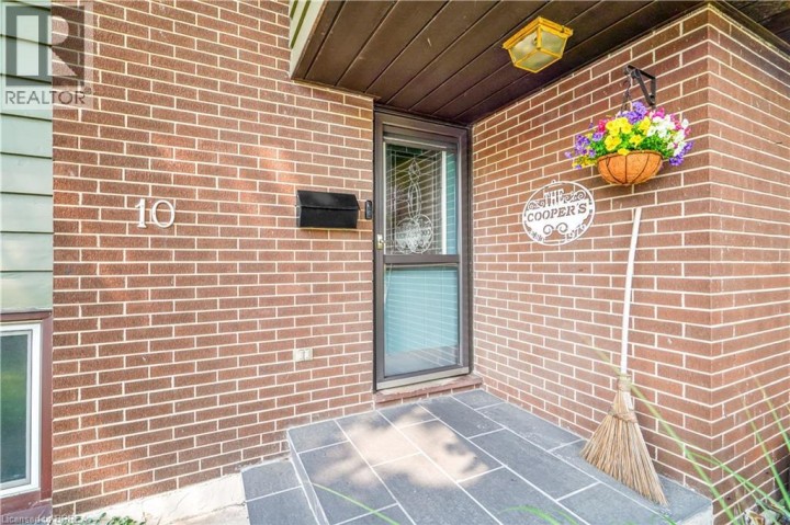 Photo 5 at 10 Brier Crescent, Rosedale / Gable Height, Brantford