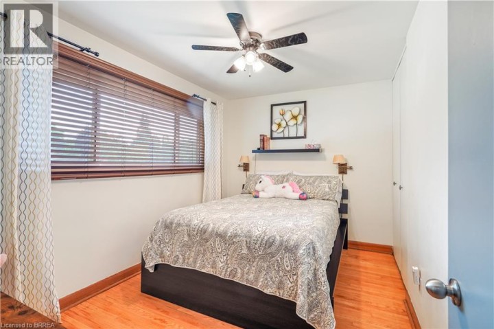 Photo 16 at 10 Brier Crescent, Rosedale / Gable Height, Brantford