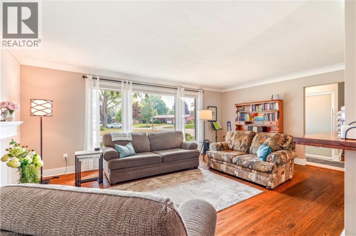 Photo 9 at 10 Brier Crescent, Rosedale / Gable Height, Brantford
