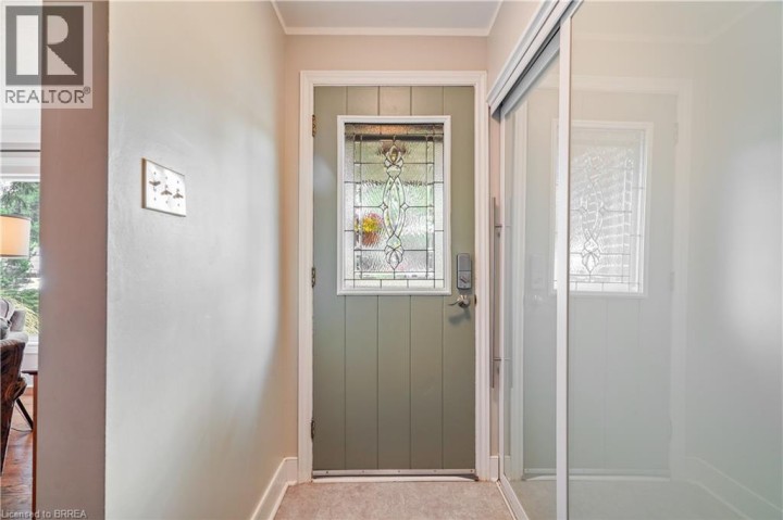 Photo 6 at 10 Brier Crescent, Rosedale / Gable Height, Brantford