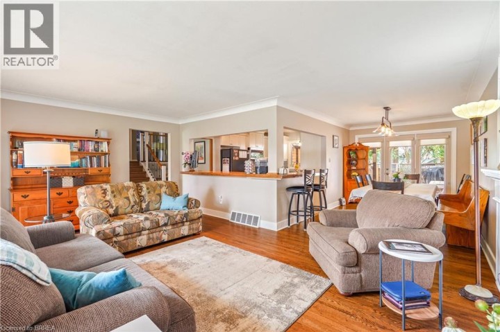 Photo 8 at 10 Brier Crescent, Rosedale / Gable Height, Brantford