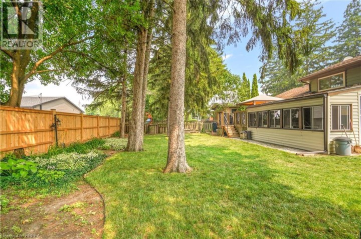 Photo 35 at 10 Brier Crescent, Rosedale / Gable Height, Brantford