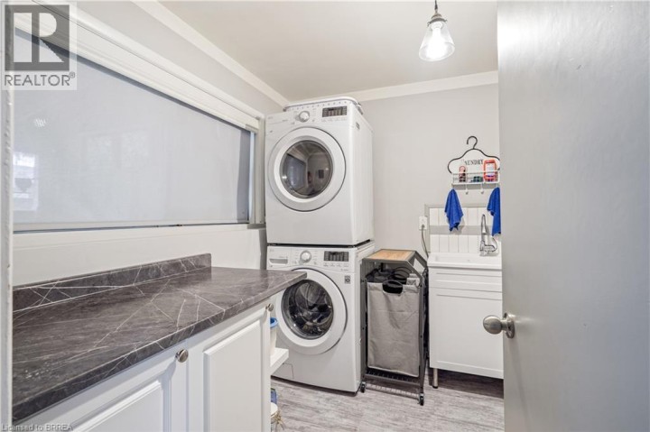 Photo 29 at 10 Brier Crescent, Rosedale / Gable Height, Brantford