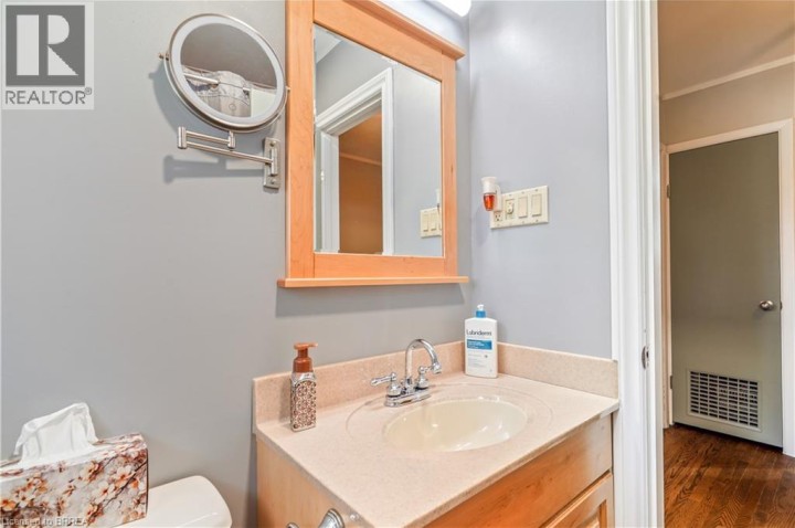 Photo 22 at 10 Brier Crescent, Rosedale / Gable Height, Brantford
