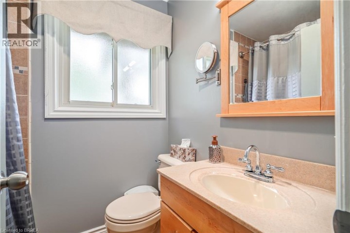 Photo 21 at 10 Brier Crescent, Rosedale / Gable Height, Brantford