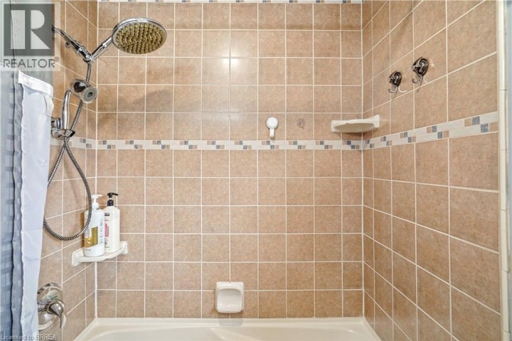 Photo 23 at 10 Brier Crescent, Rosedale / Gable Height, Brantford