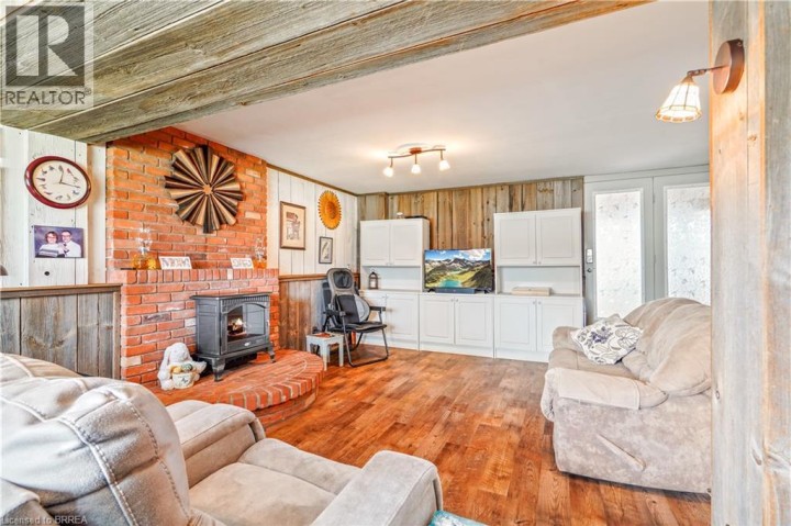 Photo 25 at 10 Brier Crescent, Rosedale / Gable Height, Brantford