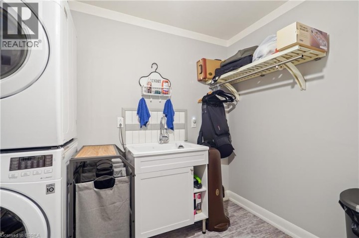 Photo 30 at 10 Brier Crescent, Rosedale / Gable Height, Brantford