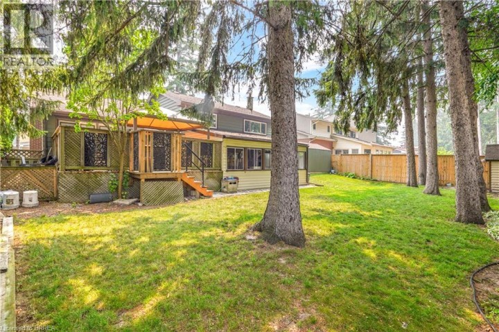 Photo 37 at 10 Brier Crescent, Rosedale / Gable Height, Brantford