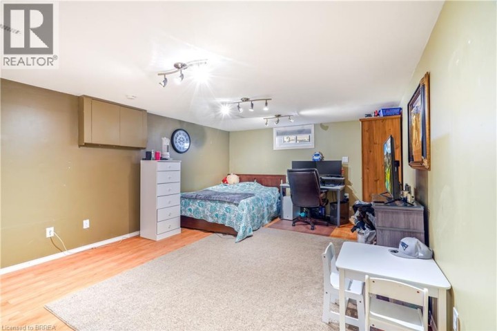 Photo 31 at 10 Brier Crescent, Rosedale / Gable Height, Brantford