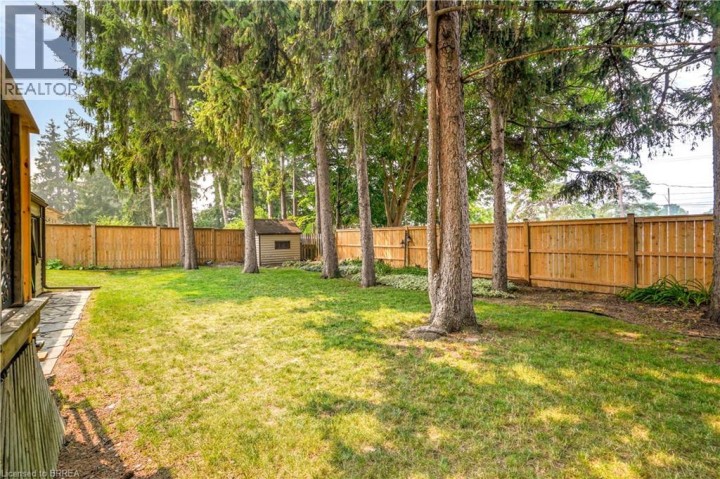 Photo 36 at 10 Brier Crescent, Rosedale / Gable Height, Brantford