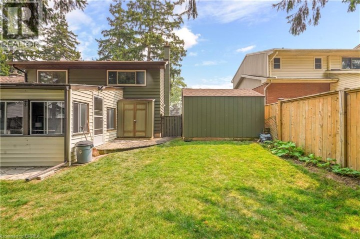 Photo 34 at 10 Brier Crescent, Rosedale / Gable Height, Brantford