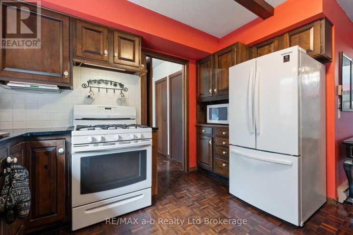 Photo 14 at 13 Segal Drive, Tillsonburg
