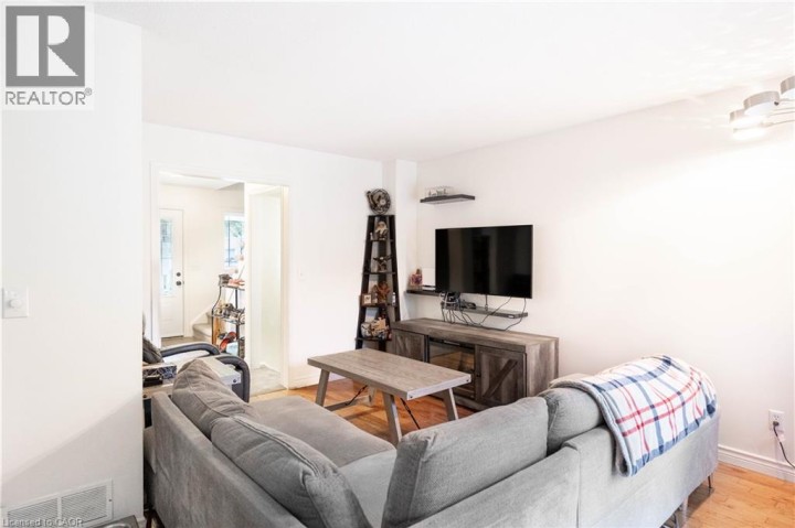 Photo 8 at 10 Evergreen Court, D’aubigny / Evergreen, Brantford