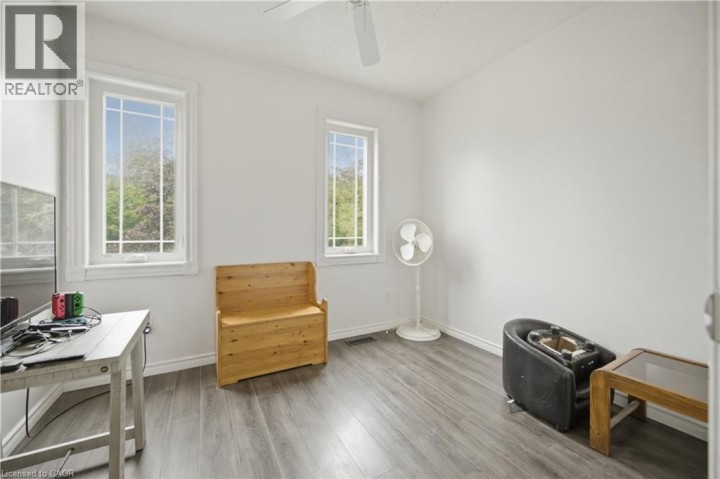 Photo 15 at 10 Evergreen Court, D’aubigny / Evergreen, Brantford