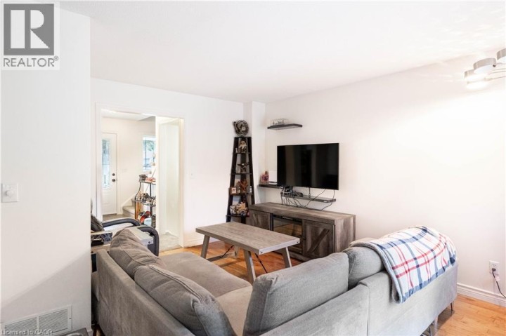 Photo 13 at 10 Evergreen Court, D’aubigny / Evergreen, Brantford