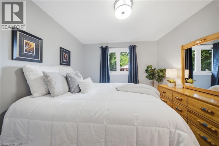 Photo 11 at 4 - 58 Waterloo Street, North Ward, Brantford