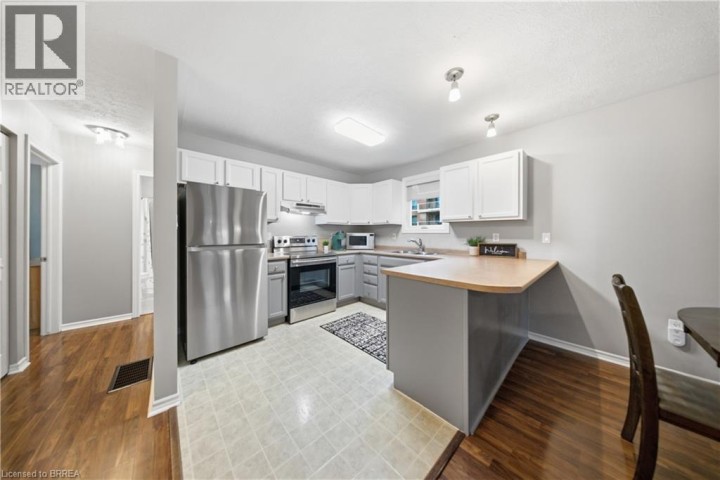 Photo 7 at 4 - 58 Waterloo Street, North Ward, Brantford