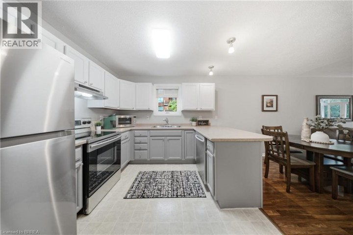 Photo 8 at 4 - 58 Waterloo Street, North Ward, Brantford