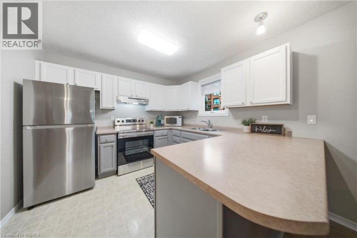 Photo 9 at 4 - 58 Waterloo Street, North Ward, Brantford