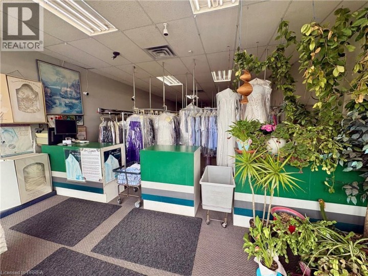 Photo 7 at 190 KING GEORGE Road 6, Brantford