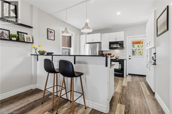 Photo 10 at 69 St Paul Avenue, Holmedale, Brantford