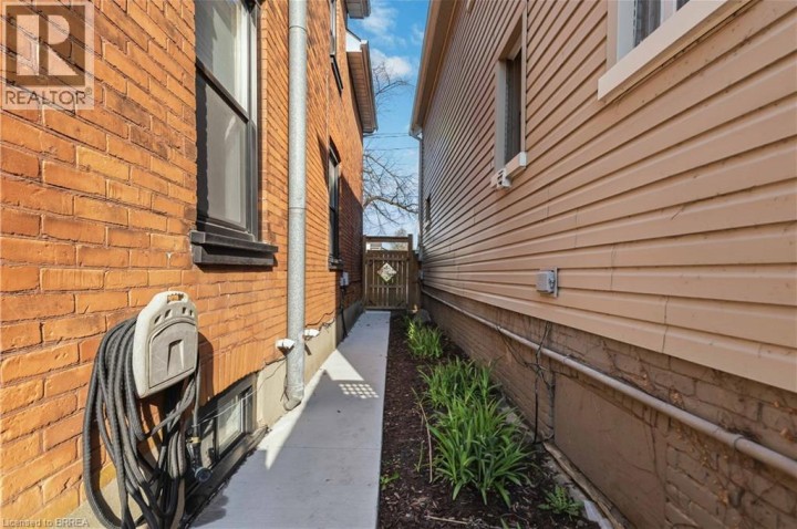 Photo 31 at 69 St Paul Avenue, Holmedale, Brantford