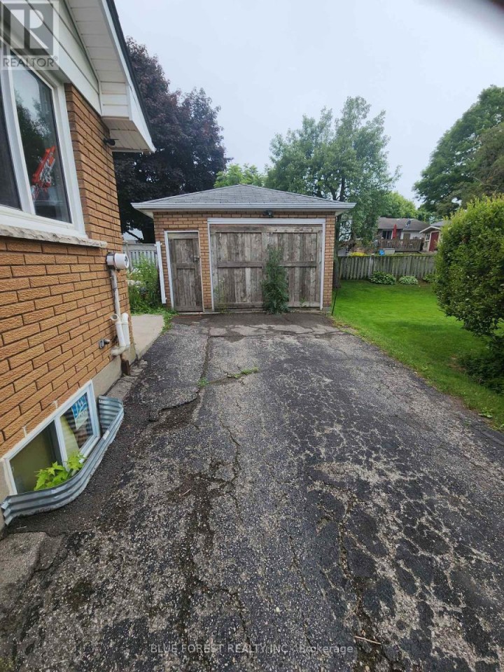 Photo 3 at 936 Alice Street, Woodstock - South, Woodstock