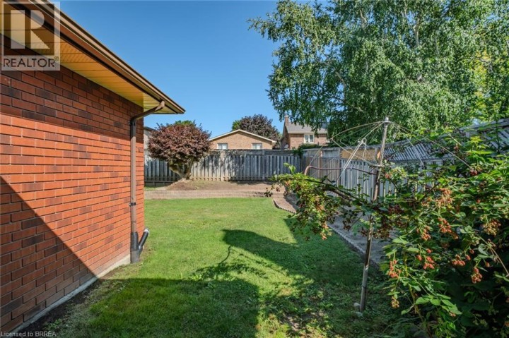 Photo 10 at 41 Royal Oak Drive, Rosedale / Gable Height, Brantford
