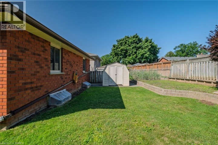 Photo 12 at 41 Royal Oak Drive, Rosedale / Gable Height, Brantford